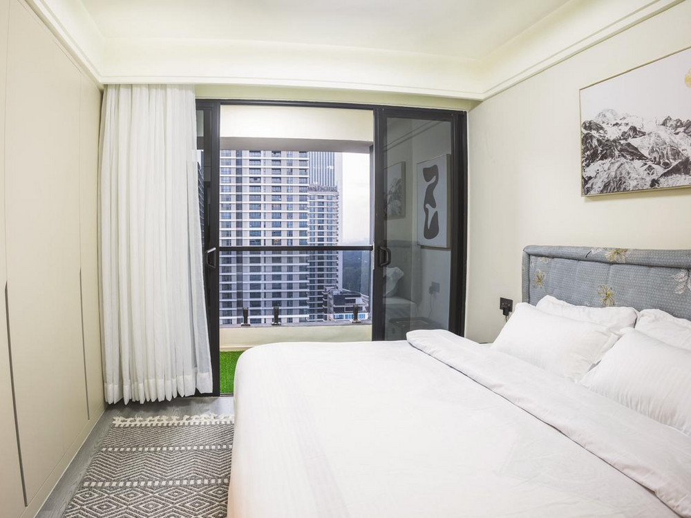 misty-springs-bedroom